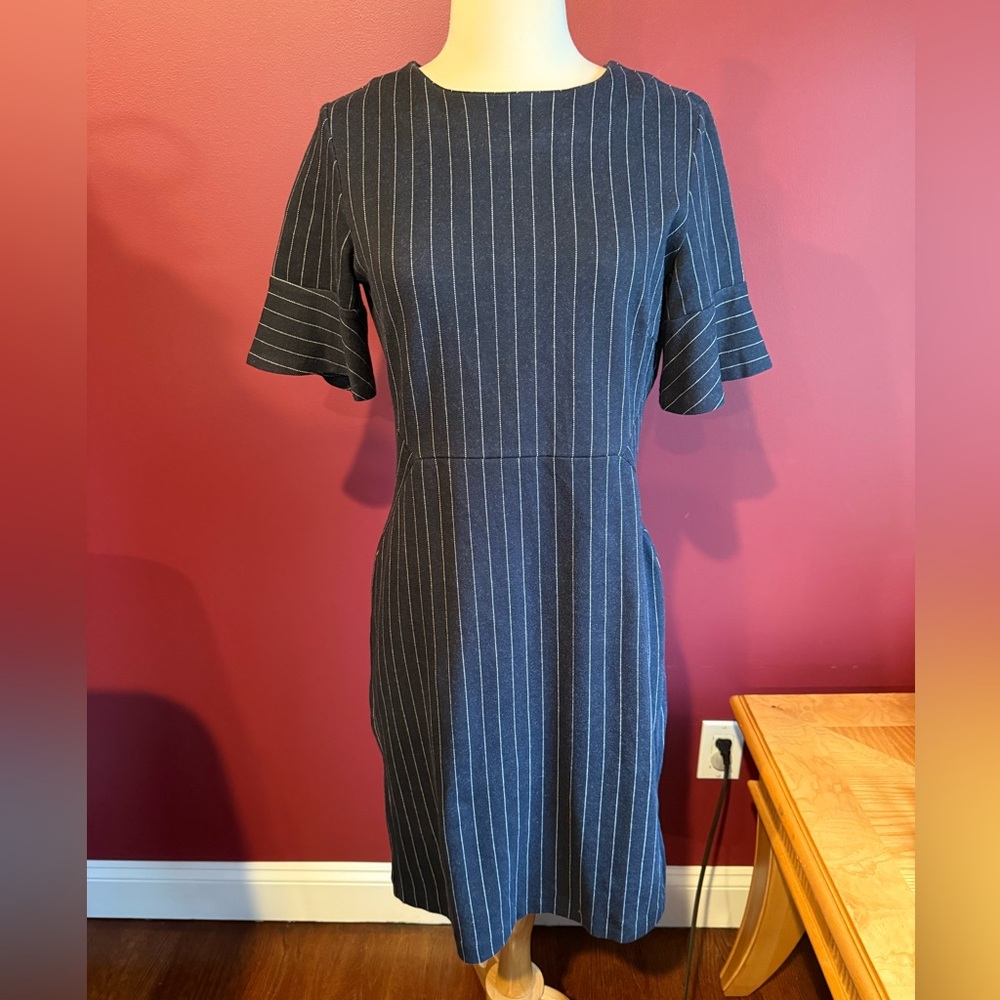 Banana republic navy and white pinstripe dress Sz 4